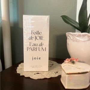 Joie Folle de joie E au de pardon